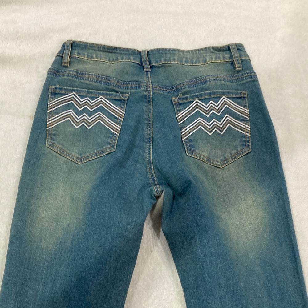 Classic Blue Straight Leg Jeans with Embroidered Pockets